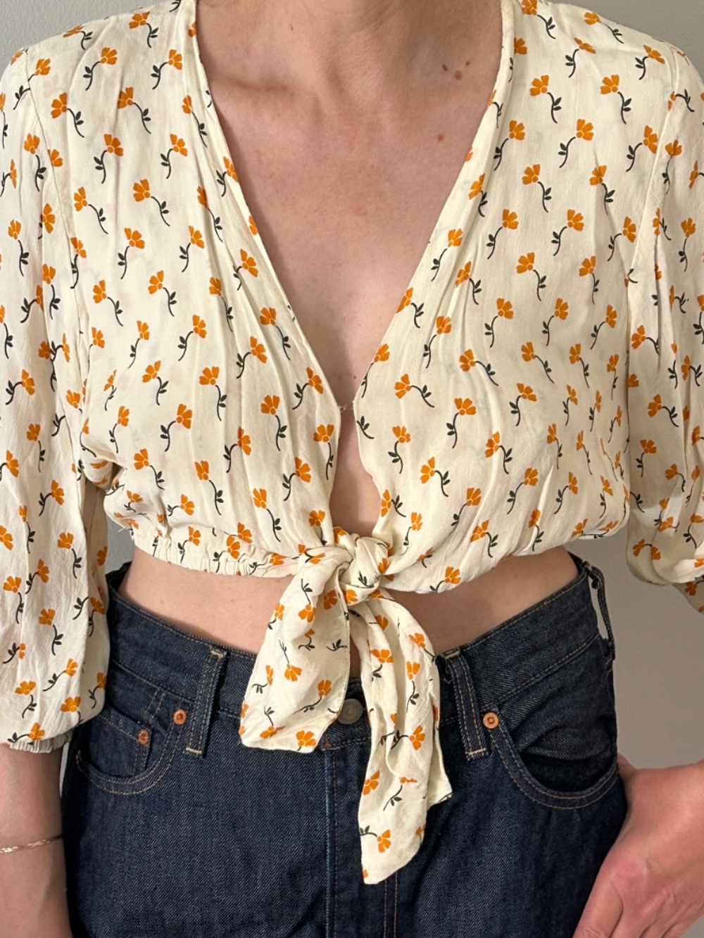 Faithfull the Brand - (Cream) La Guardia Floral Tie-Front Cropped Blouse - S